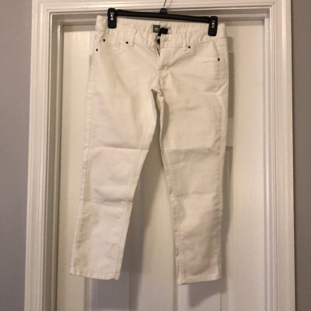 White ankle jeans